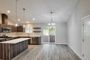 Main picture of 427 SW Kingwood Ave