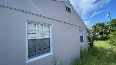 Main picture of 632 W 3rd St