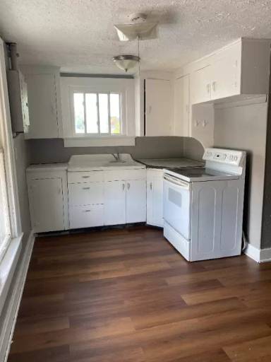 Main picture of 1584 E Main St