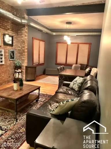 Main picture of 7076 N Ashland Blvd