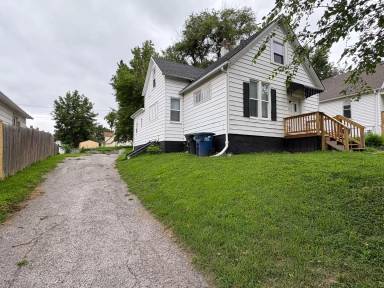 Main picture of 4125 Erskine St
