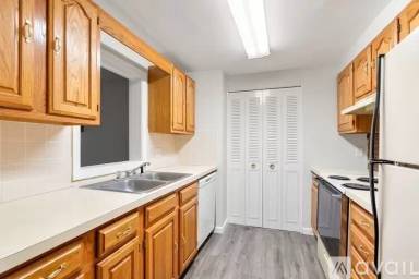 Main picture of 65 Greentree Ln
