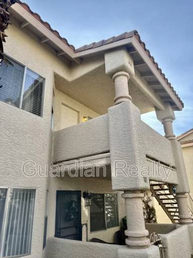 Main picture of 909 Red Boulder Dr
