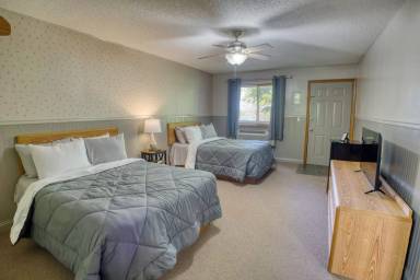 Main picture of 75 Forest Glen Dr