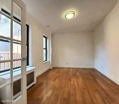 Main picture of 151 Mott St