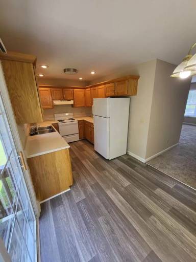 Main picture of Five Oaks Dr Apartments