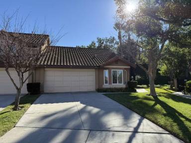 Main picture of 641 S Iron Horse Ln
