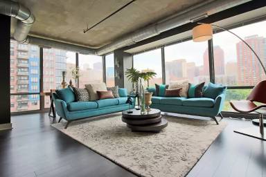 Main picture of 920 S Clark St