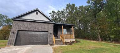 Main picture of 5 Hawthorn Ln