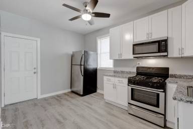Main picture of 6535 S Washtenaw Ave