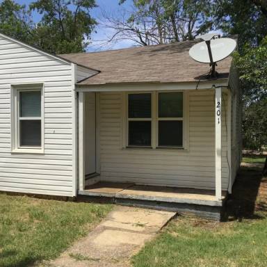 Main picture of 201 W Fairchild Dr