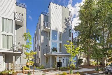 Main picture of 9524 Interlake Ave N