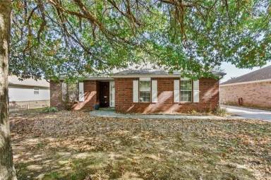 Main picture of 1314 N Tradition Ave