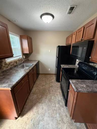 Main picture of 100-110 Circle Dr