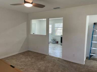 Main picture of 1321 S Crockett Dr