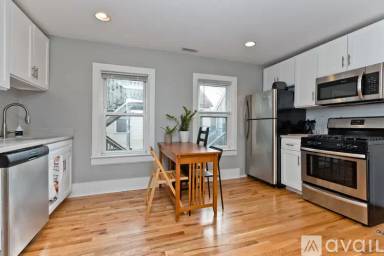 Main picture of 2334 N Southport Ave