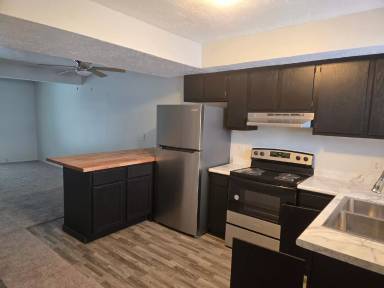 Main picture of 1200 N Main St
