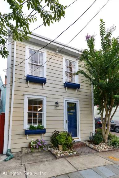 Main picture of 718 S Fairfax St
