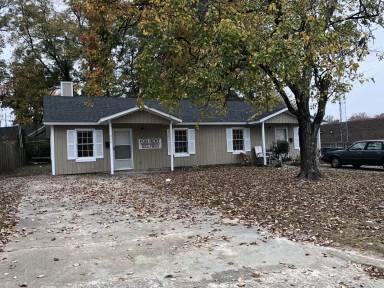 Main picture of 404 Dowd St