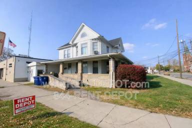 Main picture of 302 W State St