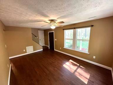 Main picture of 5518 Thompson Dr