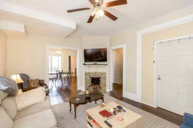 Main picture of 3808 Central St