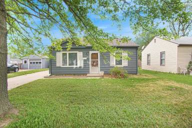 Main picture of 2706 Washington St