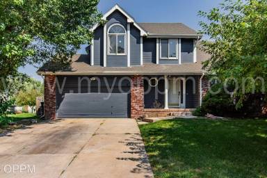 Main picture of 16222 Parker St