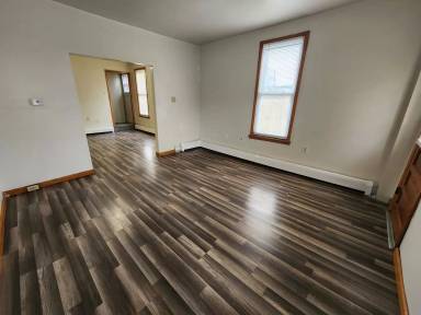 Main picture of 638 S Main St