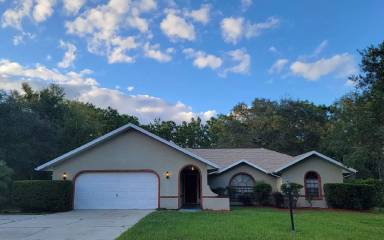 Main picture of 1725 E Monopoly Loop