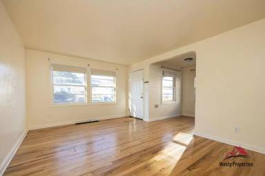 Main picture of 5206 SE 17th Ave