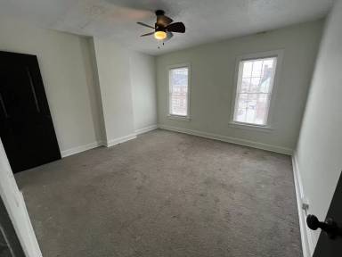 Main picture of 909-915 Wilson Ave