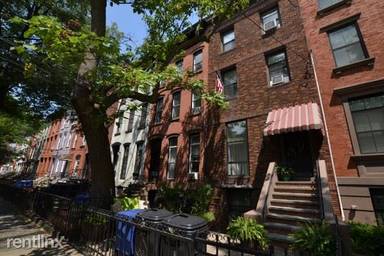 Main picture of 215 Grand St