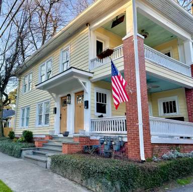 Main picture of 1054 Rosedale Dr NE