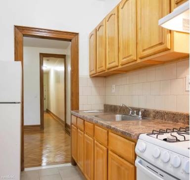 Main picture of 676 Lincoln Pl