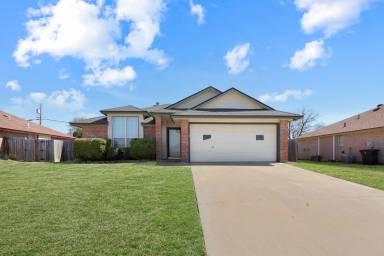 Main picture of 3204 Southhill Dr