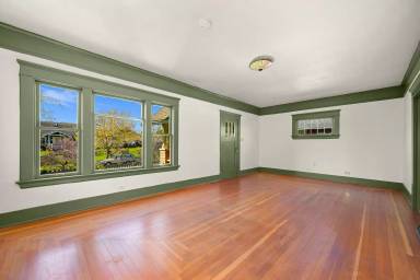 Main picture of 2712 Iron St