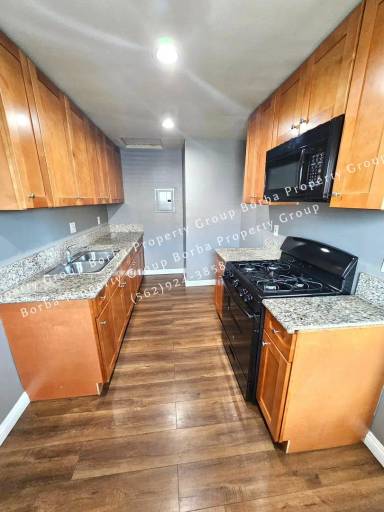 Main picture of 706 W 90th St