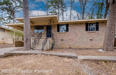 Main picture of 14 Broadmoor Dr