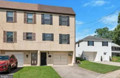 Main picture of 7042 Matthias St