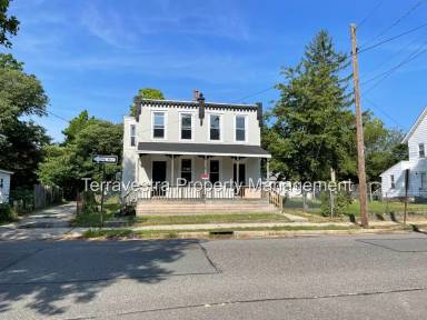 Main picture of 134 S 3rd St