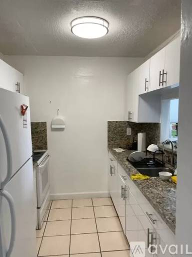 Main picture of 2725 W Okeechobee Rd