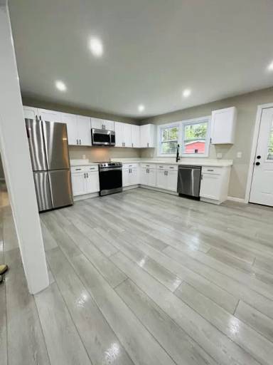 Main picture of 177 Chestnut Neck Rd