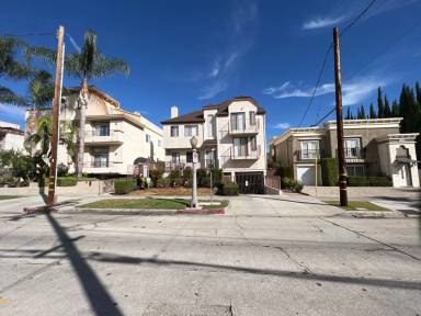 Main picture of 15023 Dickens St