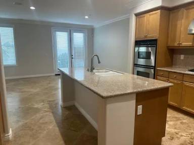 Main picture of 18783 Roxbury Ln