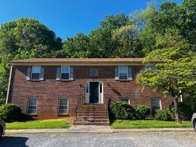 Main picture of 682 Laxton Rd
