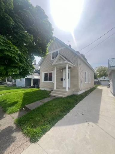 Main picture of 747 E 23rd St