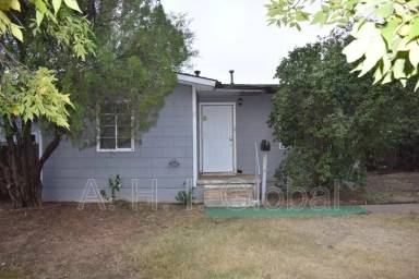 Main picture of 4634 S Hughes St