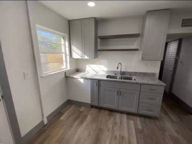 Main picture of 363 W Merritt Ave