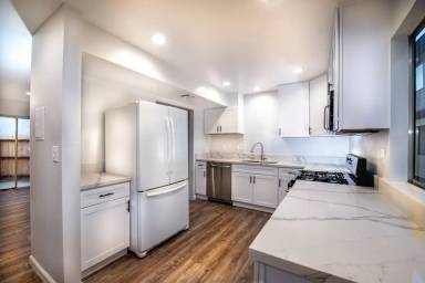 Main picture of 1826 W 14 St